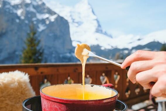 Descubre la deliciosa gastronomía suiza: Platos típicos que debes probar