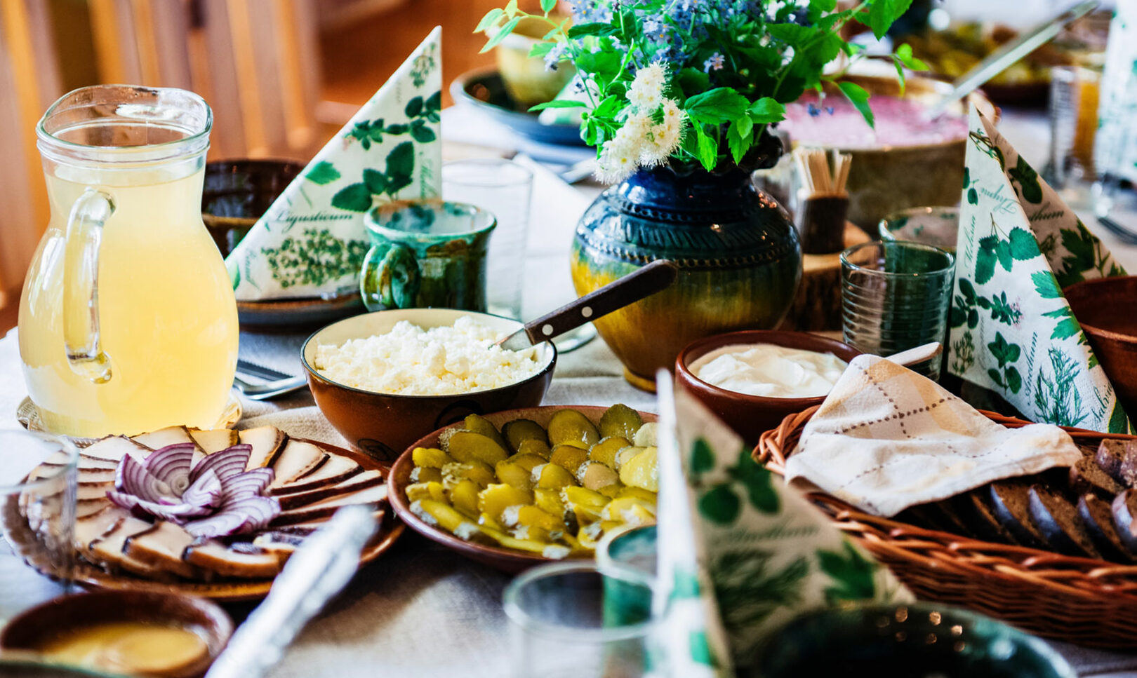 Descubre la gastronomía de Letonia: Los platos típicos que tienes que probar