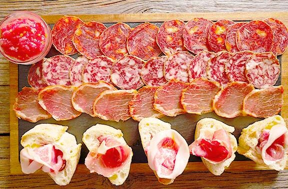 Descubre los sabores auténticos: Los deliciosos platos típicos de Huelva